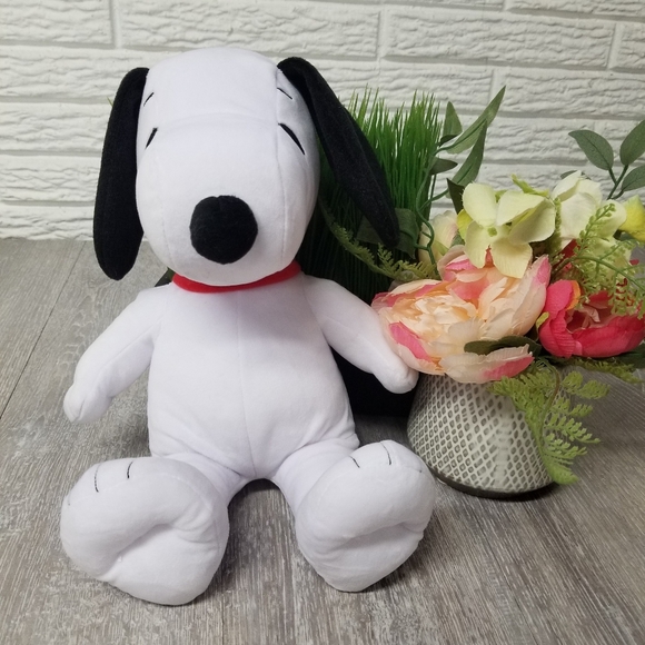 Snoopy Plushie - Picture 1 of 8